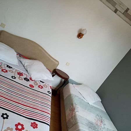 Le Fecamps Hotel Bolbec Bagian luar foto