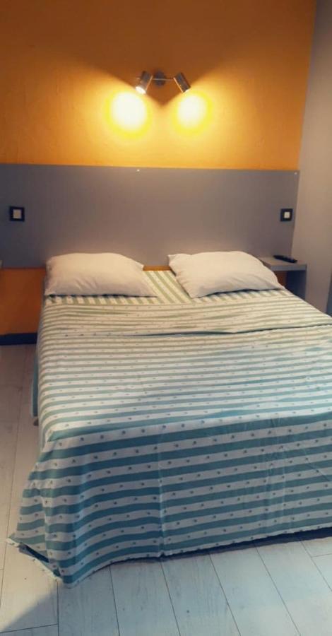 Le Fecamps Hotel Bolbec Bagian luar foto