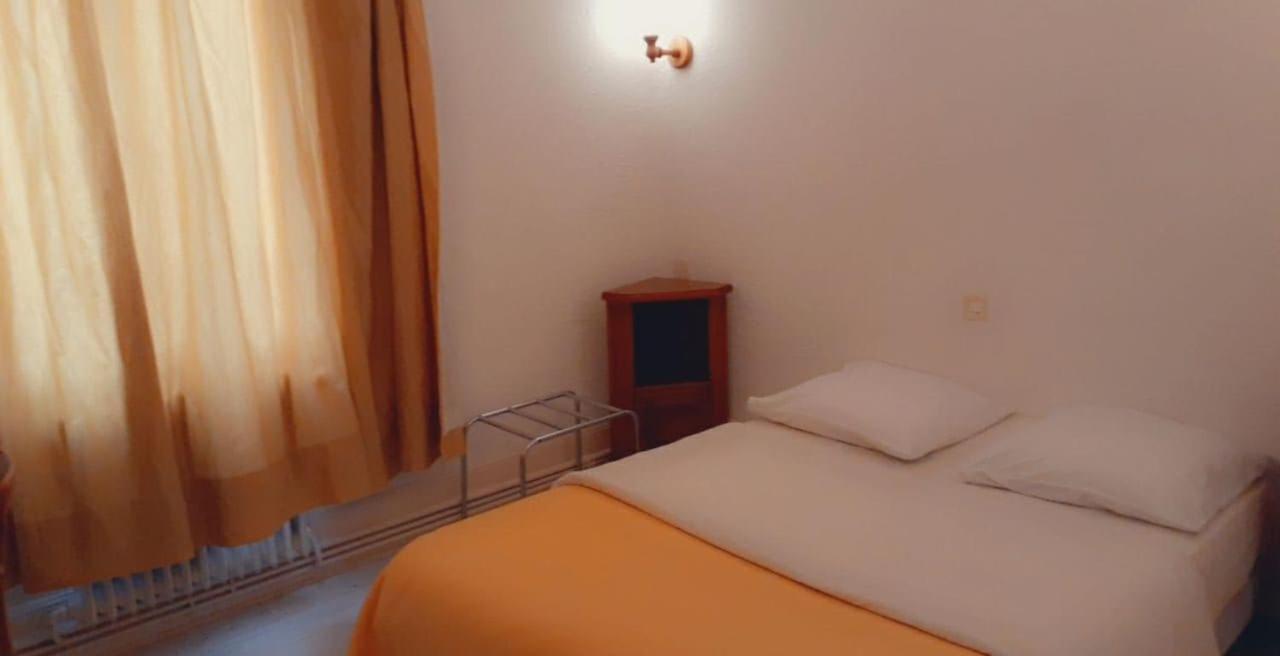 Le Fecamps Hotel Bolbec Bagian luar foto