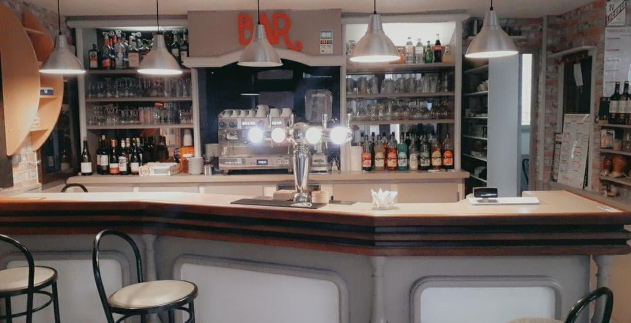 Le Fecamps Hotel Bolbec Bagian luar foto