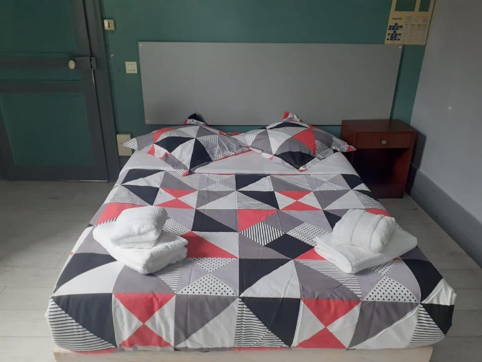 Le Fecamps Hotel Bolbec Bagian luar foto