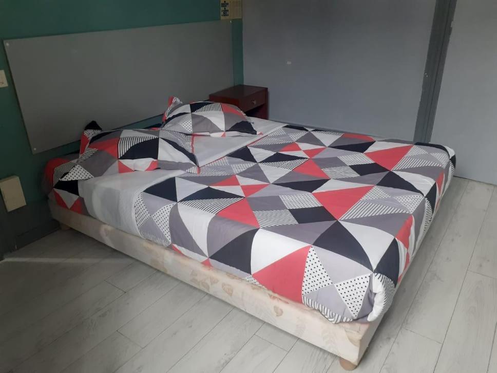 Le Fecamps Hotel Bolbec Bagian luar foto