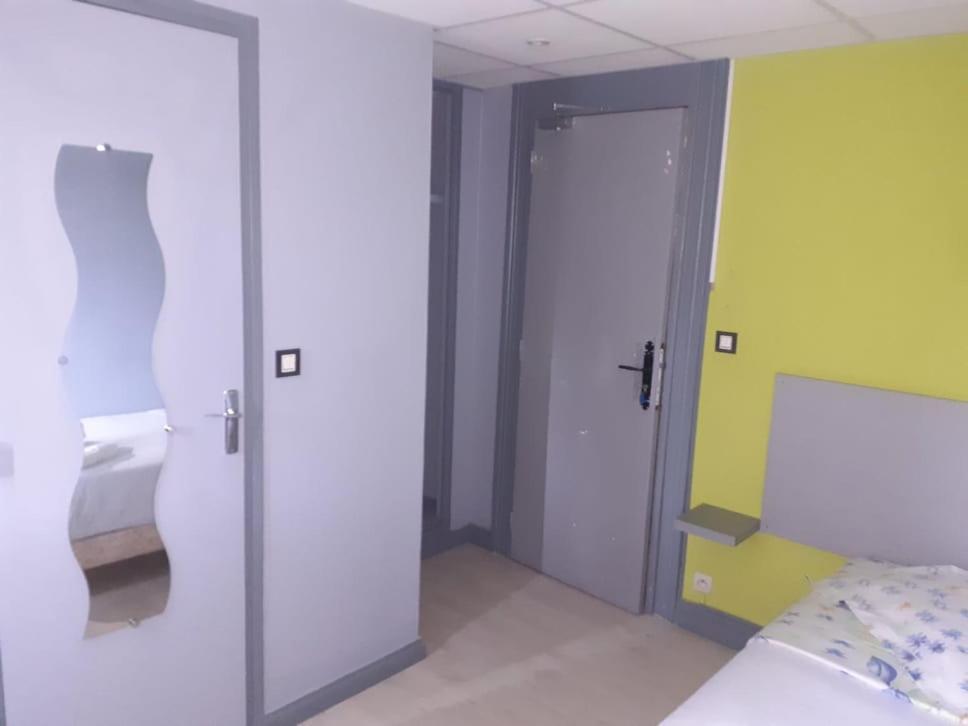 Le Fecamps Hotel Bolbec Bagian luar foto