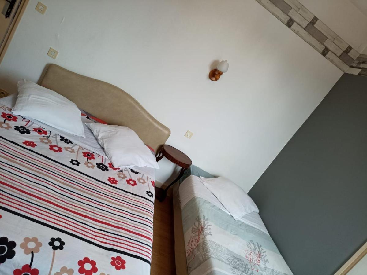Le Fecamps Hotel Bolbec Bagian luar foto